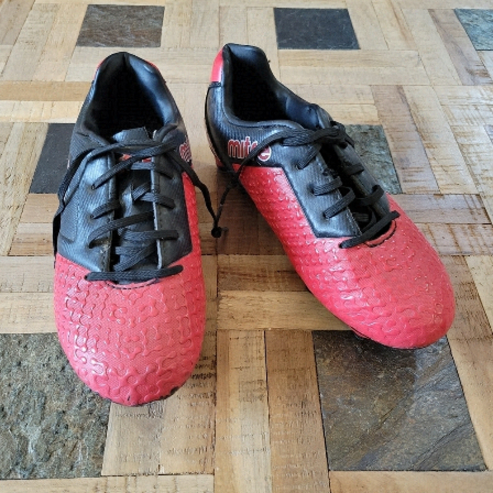 Mitre Black and Red Kids Soccer ⚽ Shoes